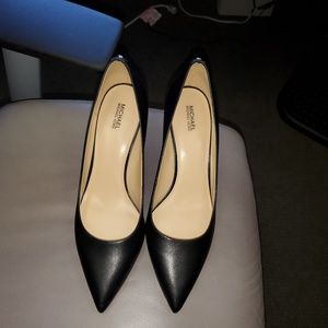 Michael Kors kitten heeled pumps